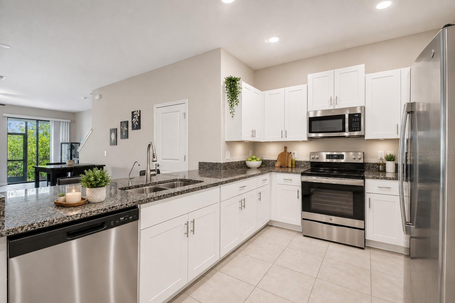 633 ROYAL EMPRESS DR, RUSKIN, FL, 33570