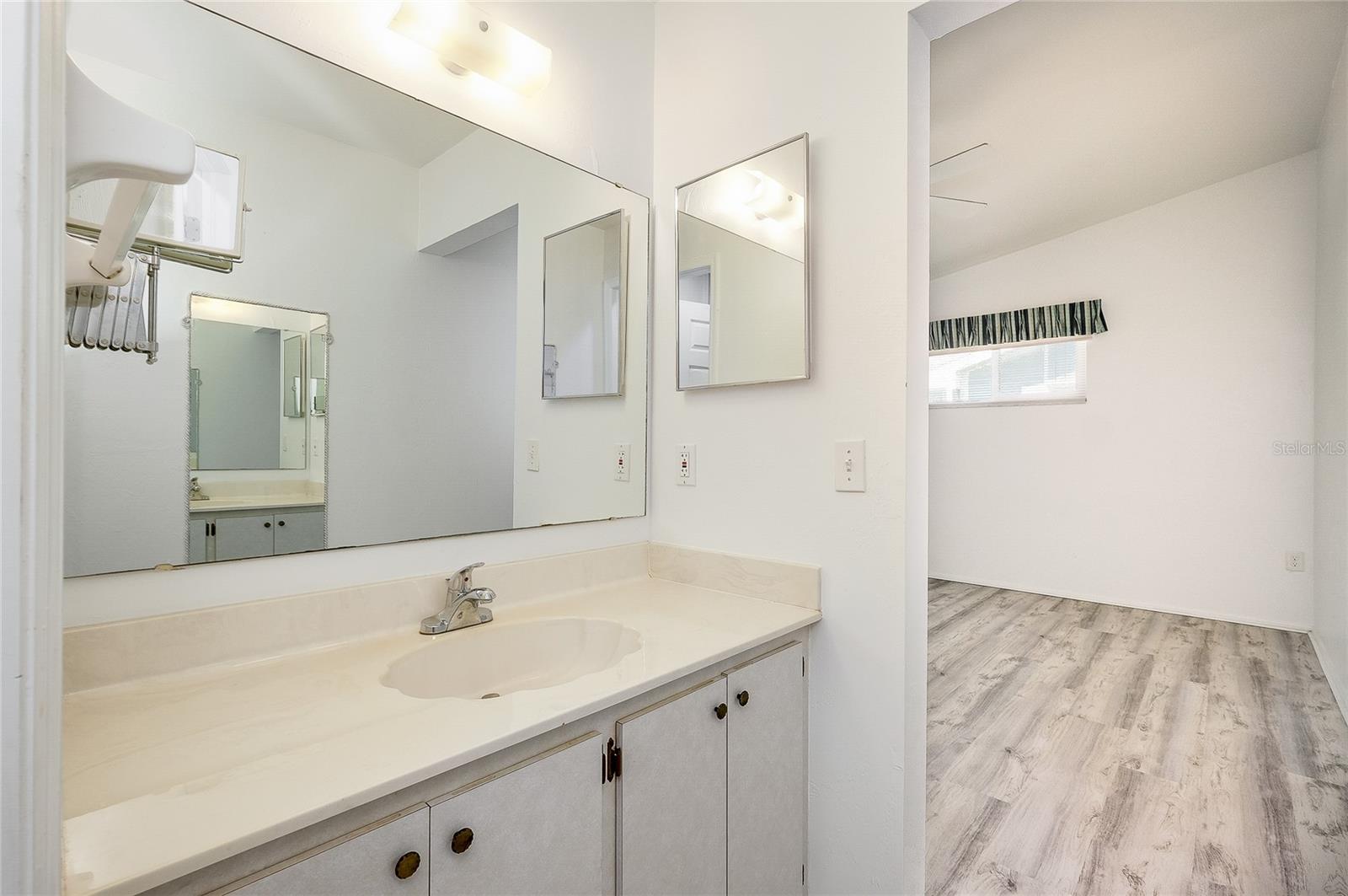 3300 LOVELAND BLVD #101, PUNTA GORDA, FL, 33980