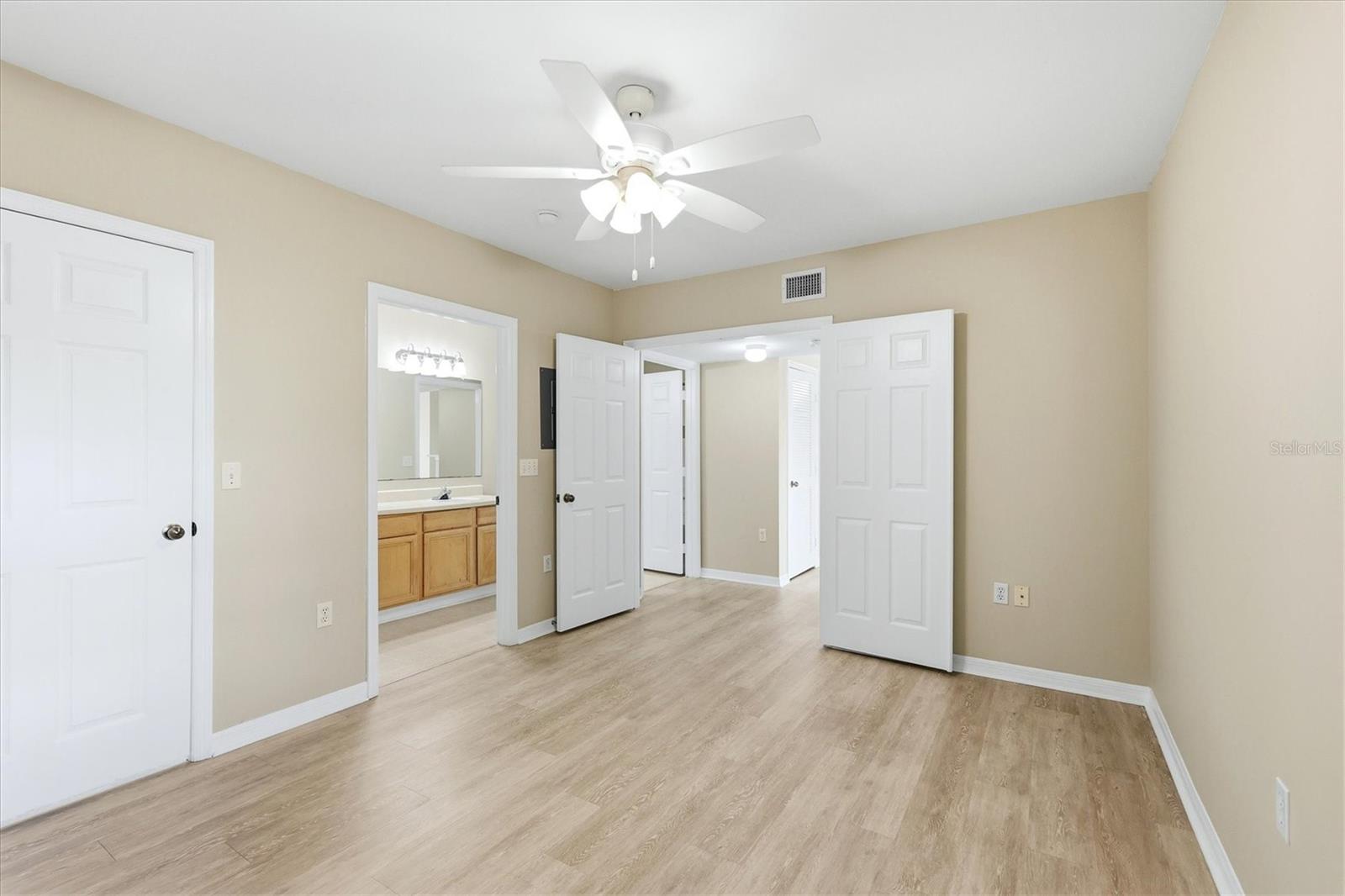 1015 VILLAGIO CIR #202, SARASOTA, FL, 34237