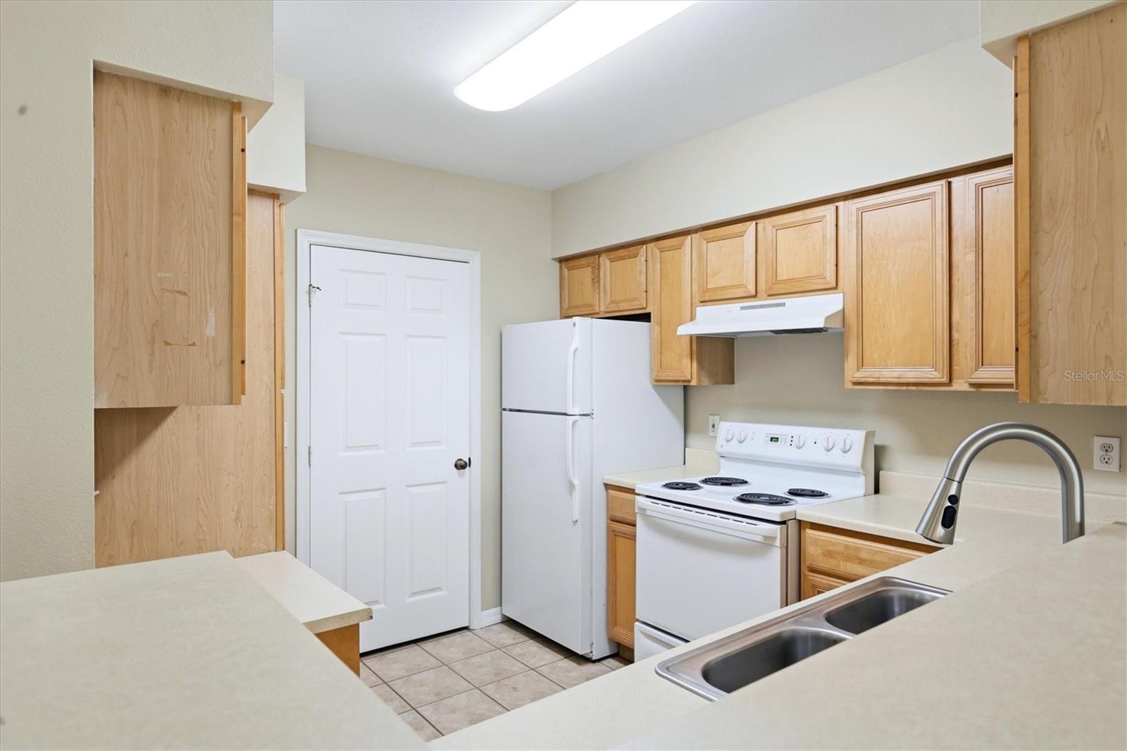 1015 VILLAGIO CIR #202, SARASOTA, FL, 34237