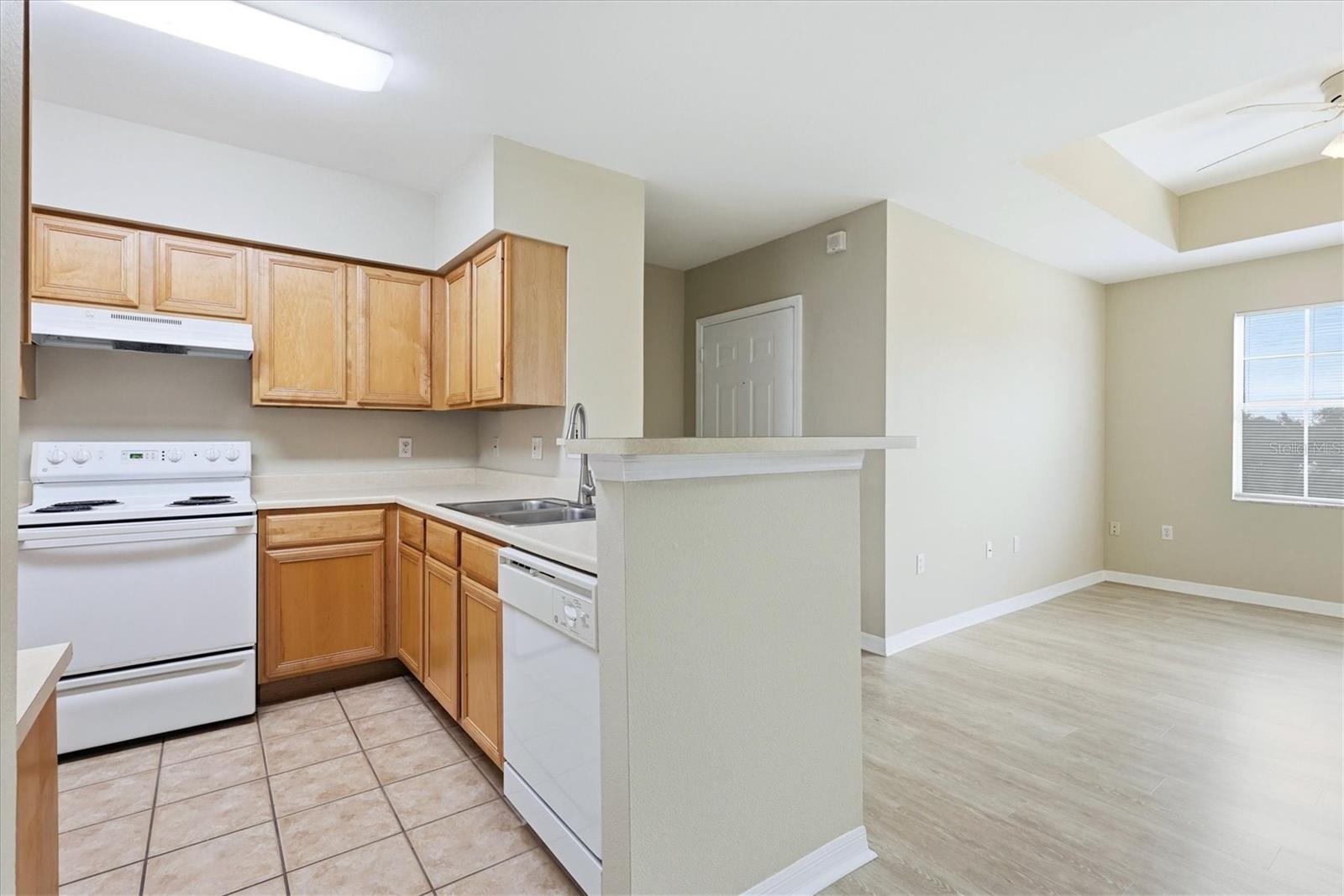 1015 VILLAGIO CIR #202, SARASOTA, FL, 34237