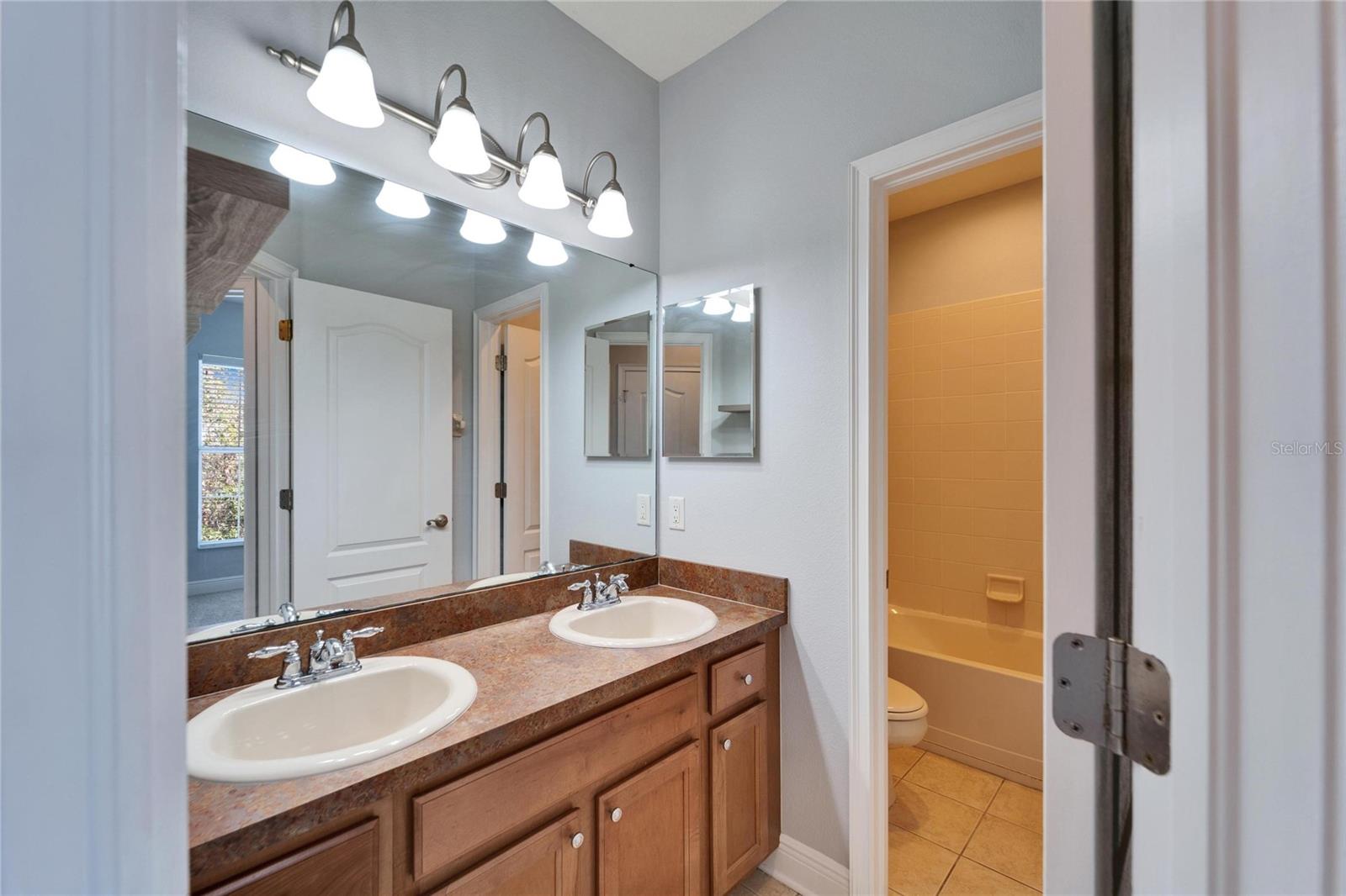 410 MANNS HARBOR DR, APOLLO BEACH, FL, 33572