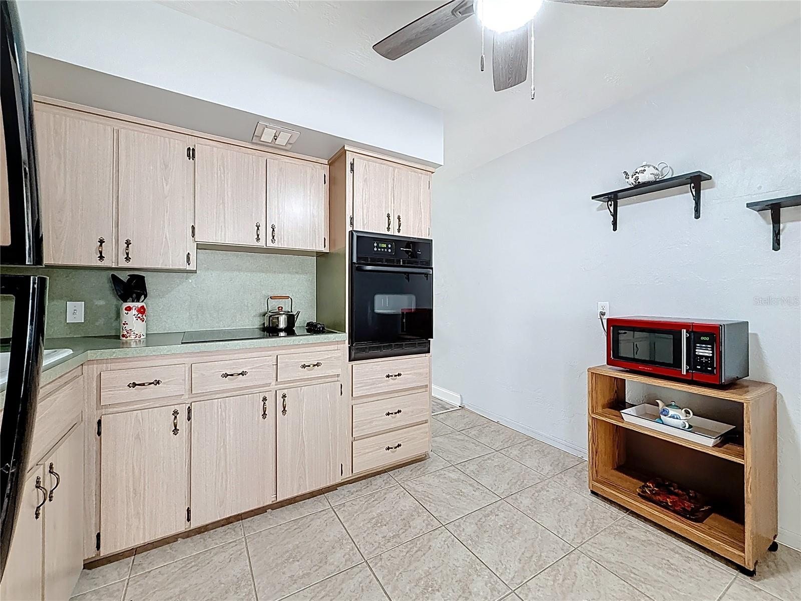 5861 42ND TER N #1610, KENNETH CITY, FL, 33709
