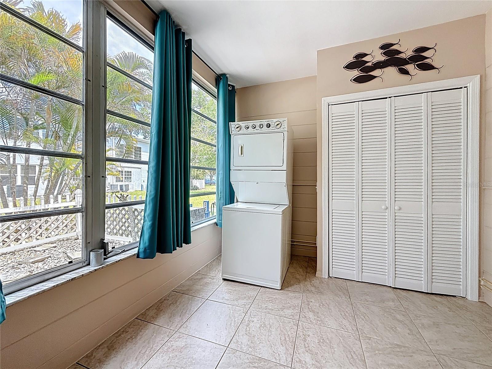 5861 42ND TER N #1610, KENNETH CITY, FL, 33709