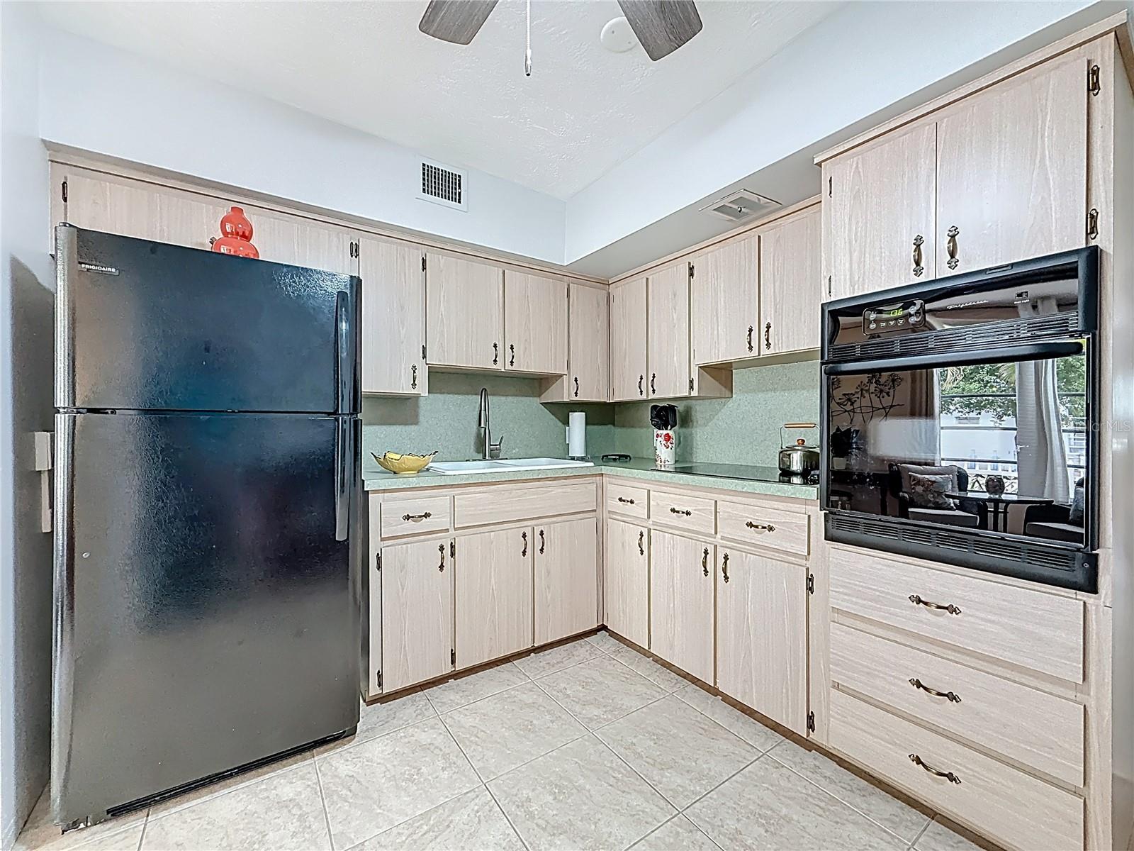 5861 42ND TER N #1610, KENNETH CITY, FL, 33709