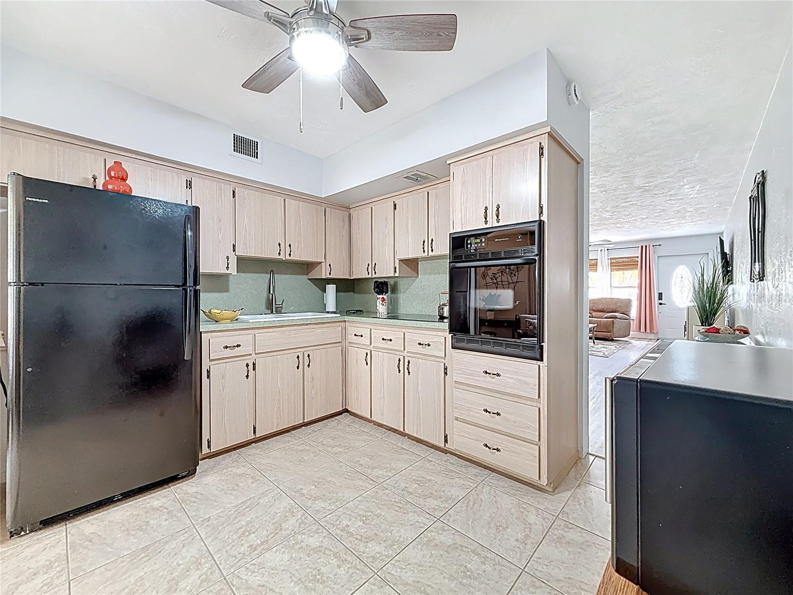 5861 42ND TER N #1610, KENNETH CITY, FL, 33709