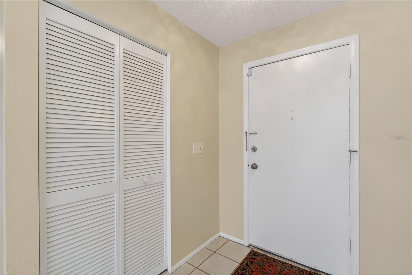 3501 N VILLAGE CT #220, SARASOTA, FL, 34231