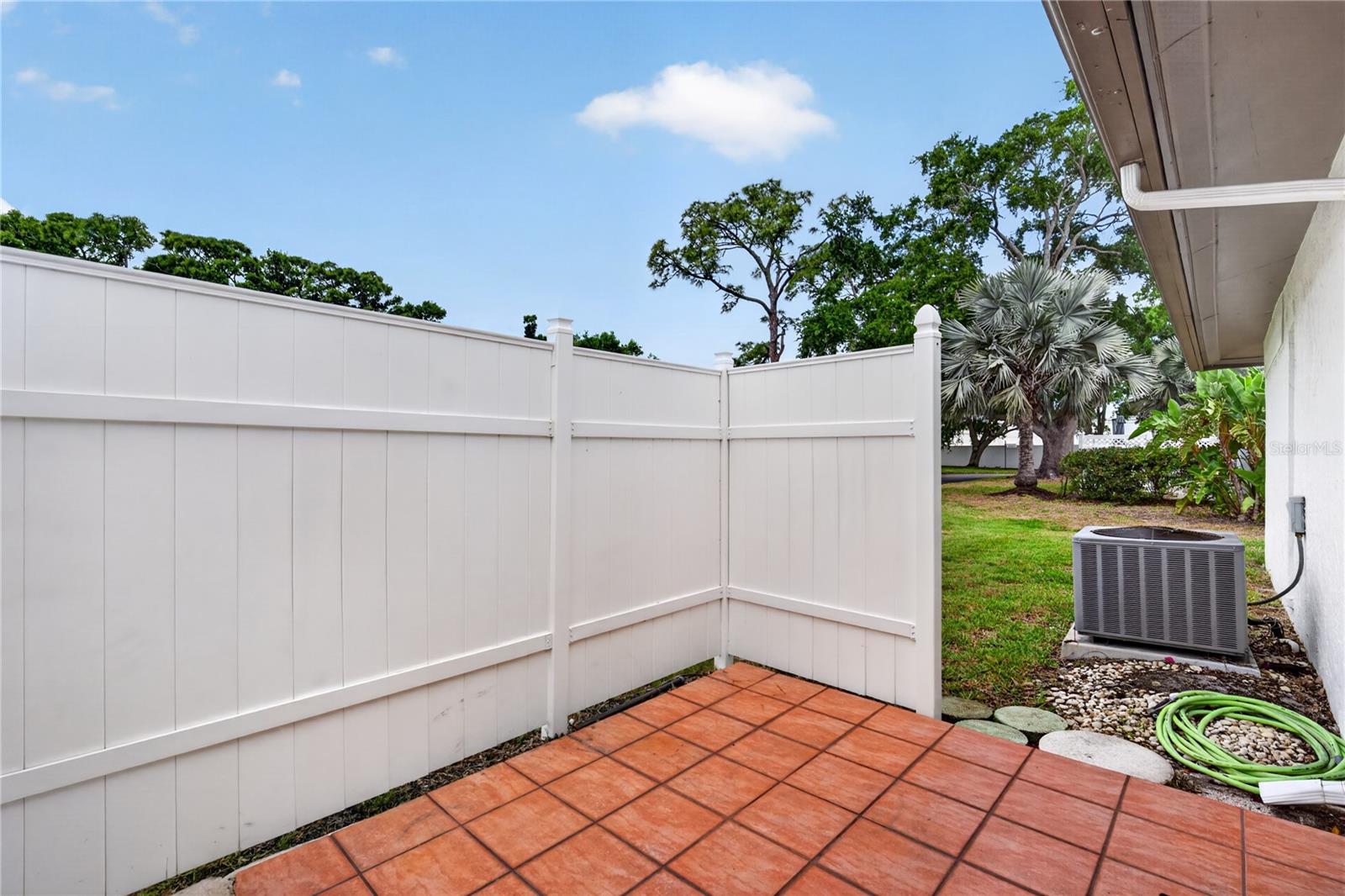 3501 N VILLAGE CT #220, SARASOTA, FL, 34231