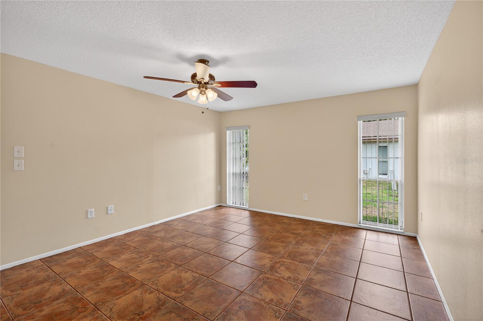 3501 N VILLAGE CT #220, SARASOTA, FL, 34231