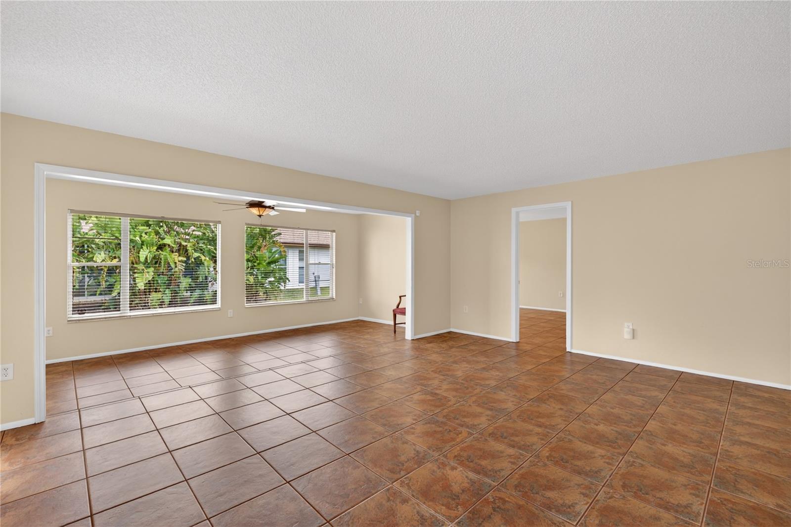3501 N VILLAGE CT #220, SARASOTA, FL, 34231