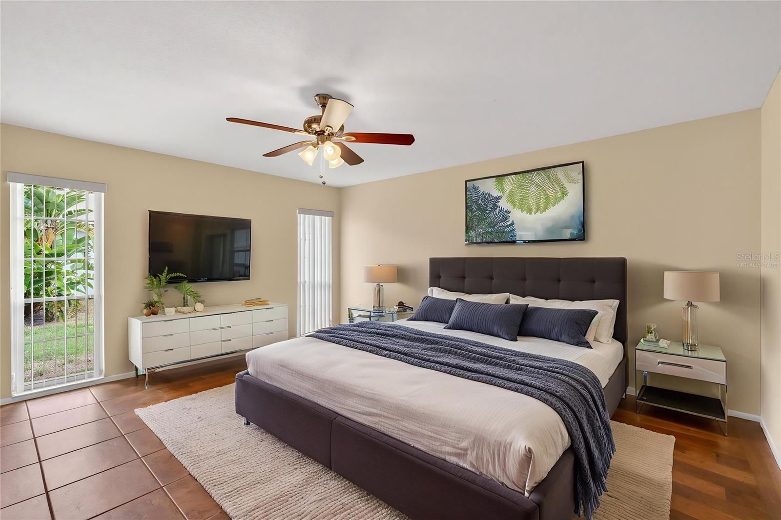 3501 N VILLAGE CT #220, SARASOTA, FL, 34231