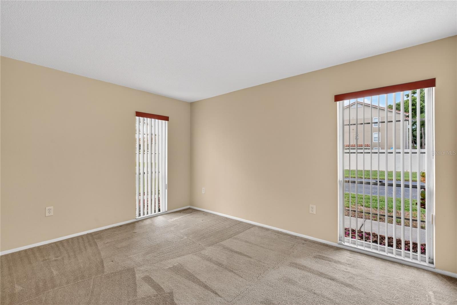 3501 N VILLAGE CT #220, SARASOTA, FL, 34231