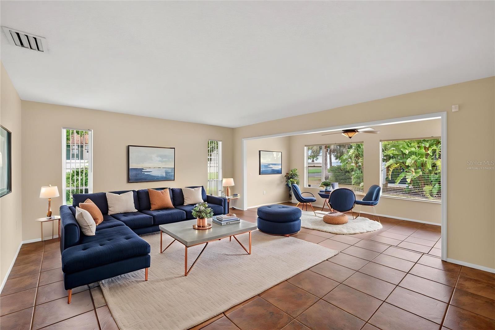 3501 N VILLAGE CT #220, SARASOTA, FL, 34231