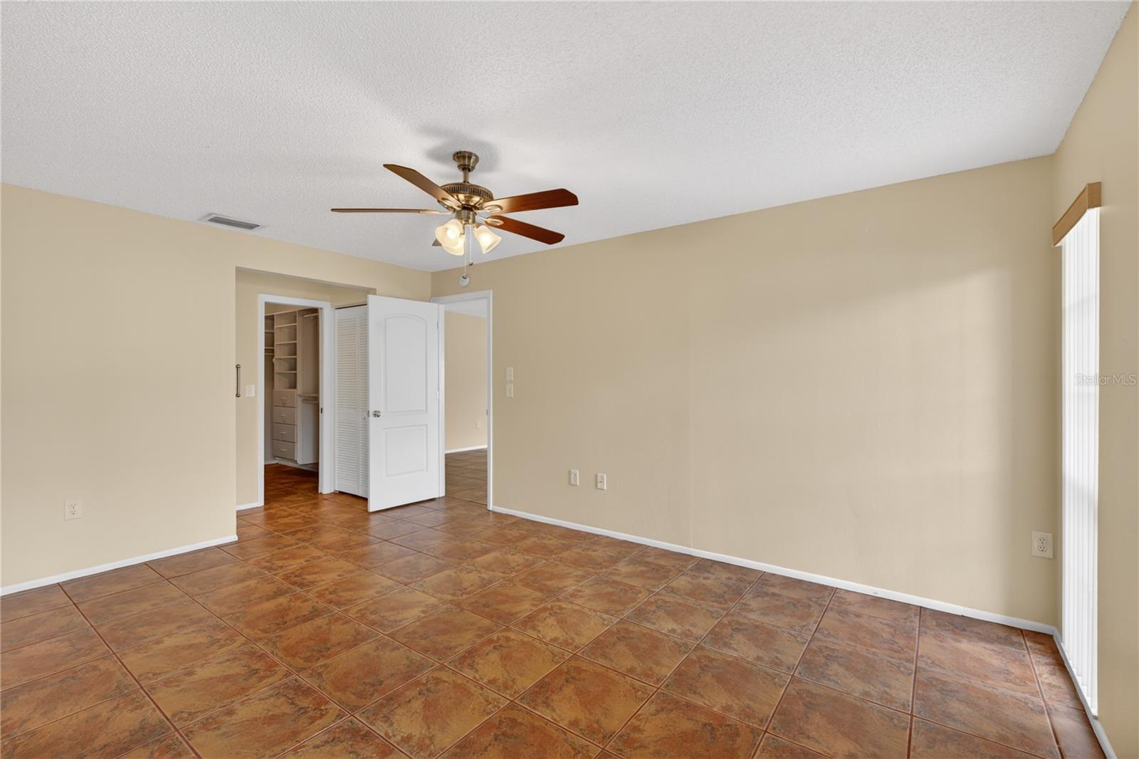 3501 N VILLAGE CT #220, SARASOTA, FL, 34231