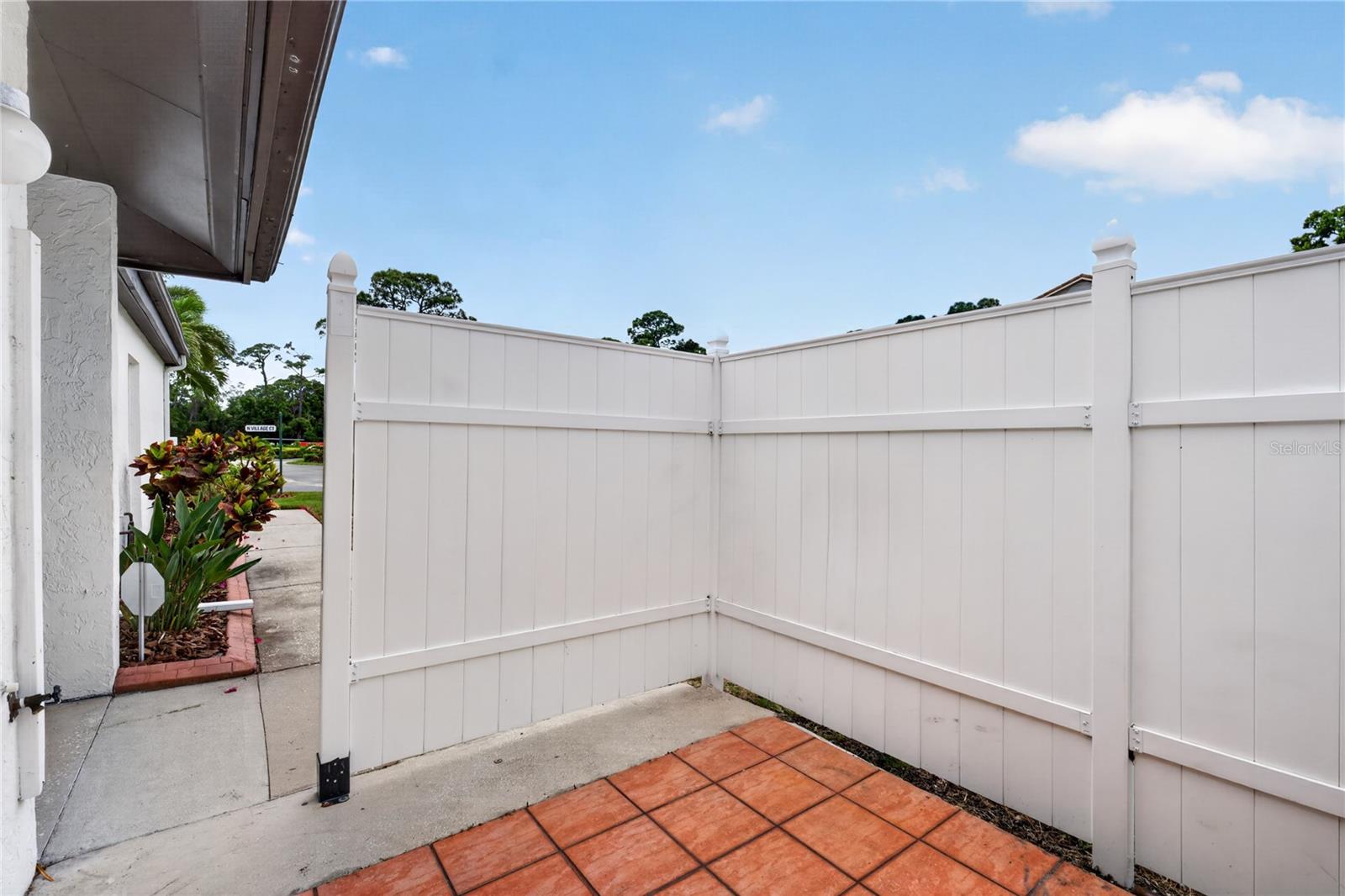 3501 N VILLAGE CT #220, SARASOTA, FL, 34231