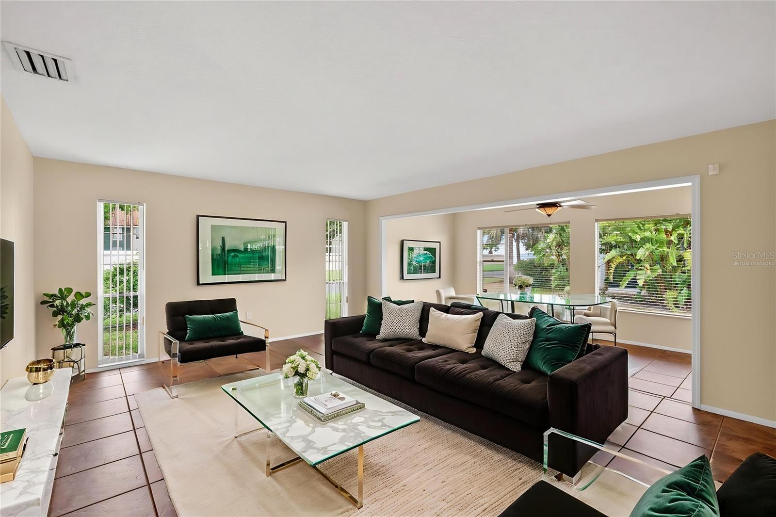 3501 N VILLAGE CT #220, SARASOTA, FL, 34231