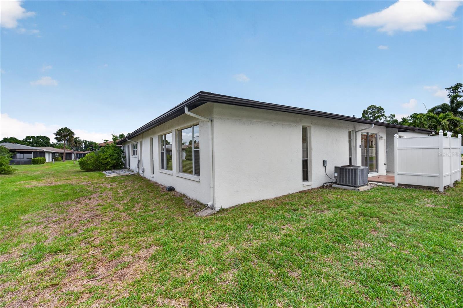 3501 N VILLAGE CT #220, SARASOTA, FL, 34231