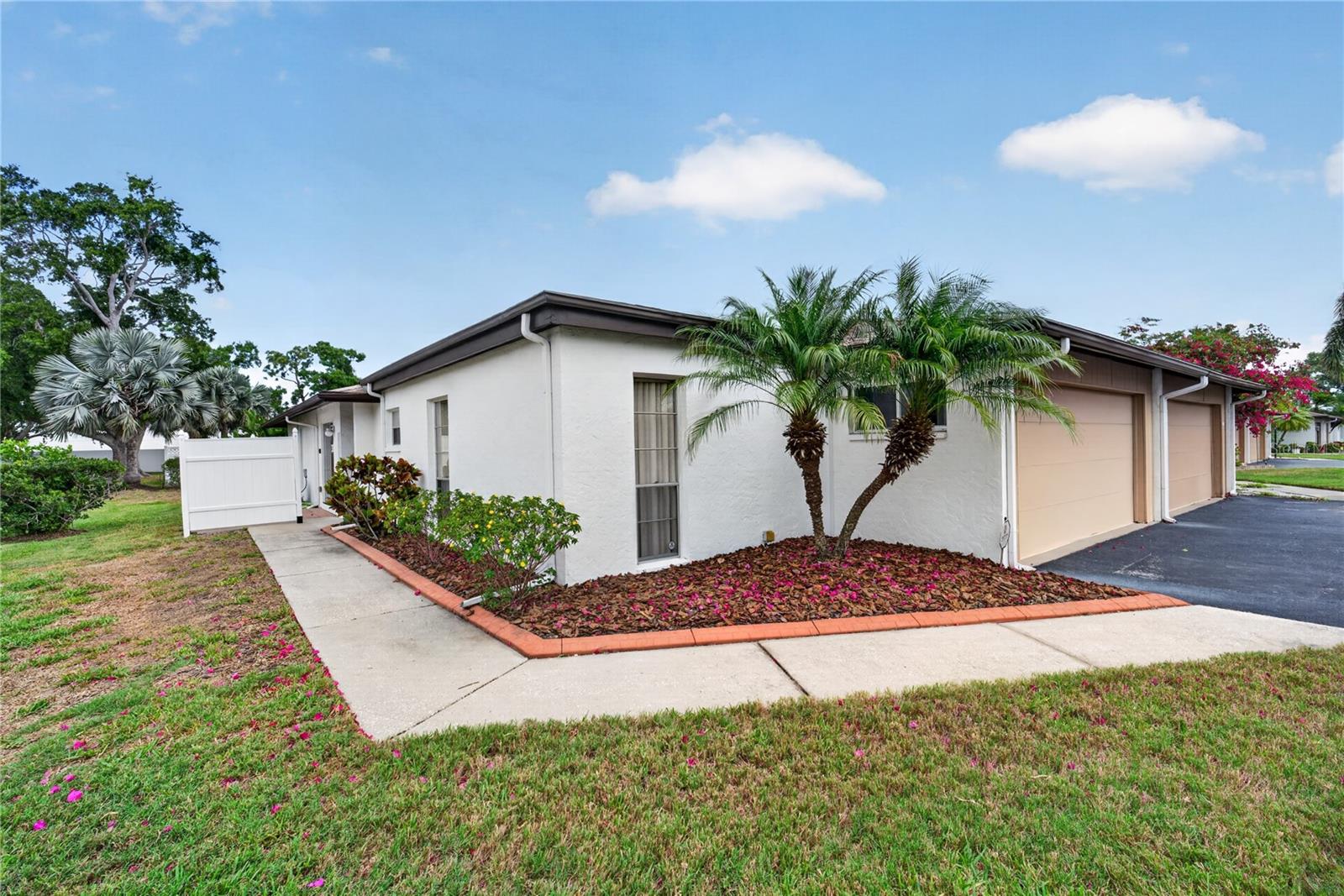 3501 N VILLAGE CT #220, SARASOTA, FL, 34231