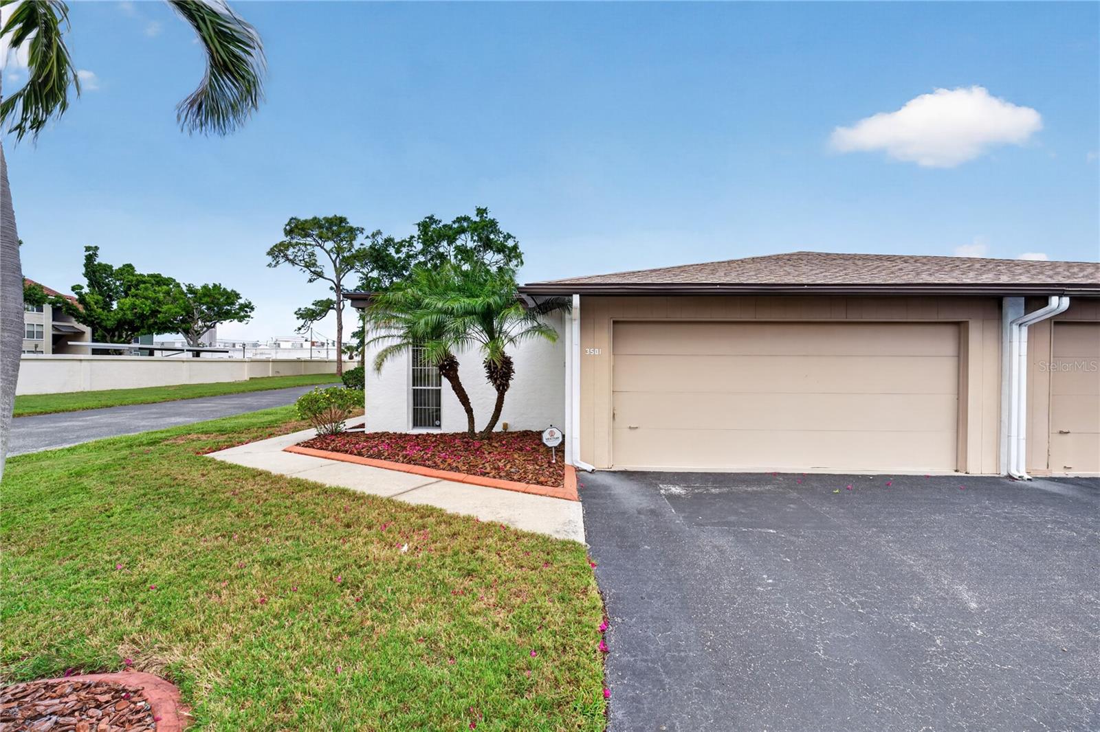 3501 N VILLAGE CT #220, SARASOTA, FL, 34231