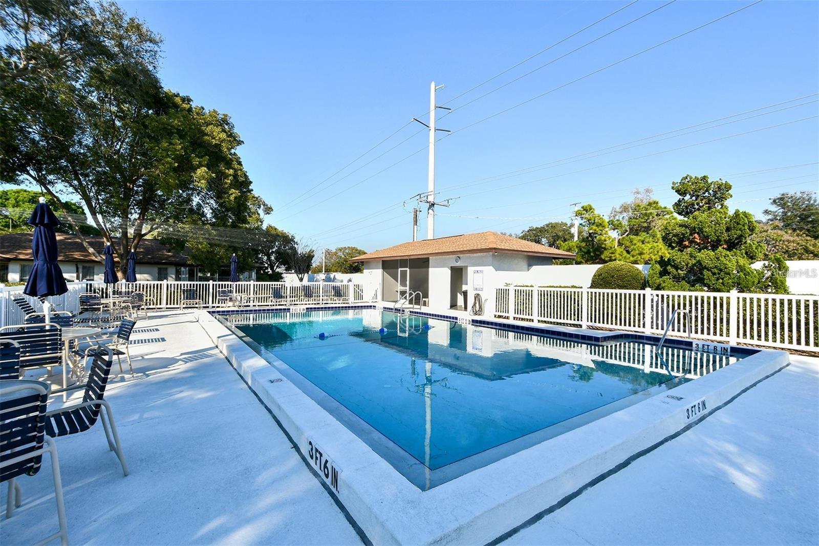 3501 N VILLAGE CT #220, SARASOTA, FL, 34231