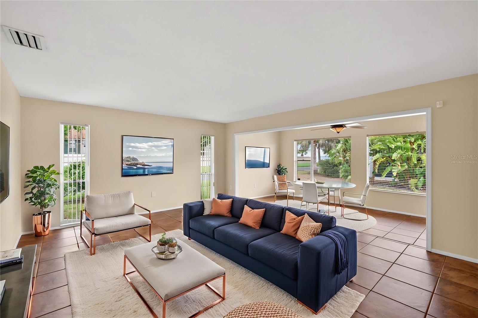 3501 N VILLAGE CT #220, SARASOTA, FL, 34231