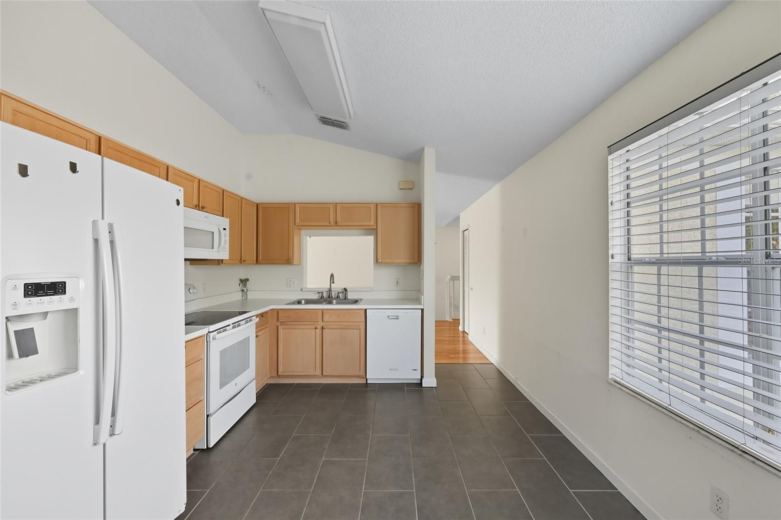 6029 LAKE POINTE DR #202, ORLANDO, FL, 32822