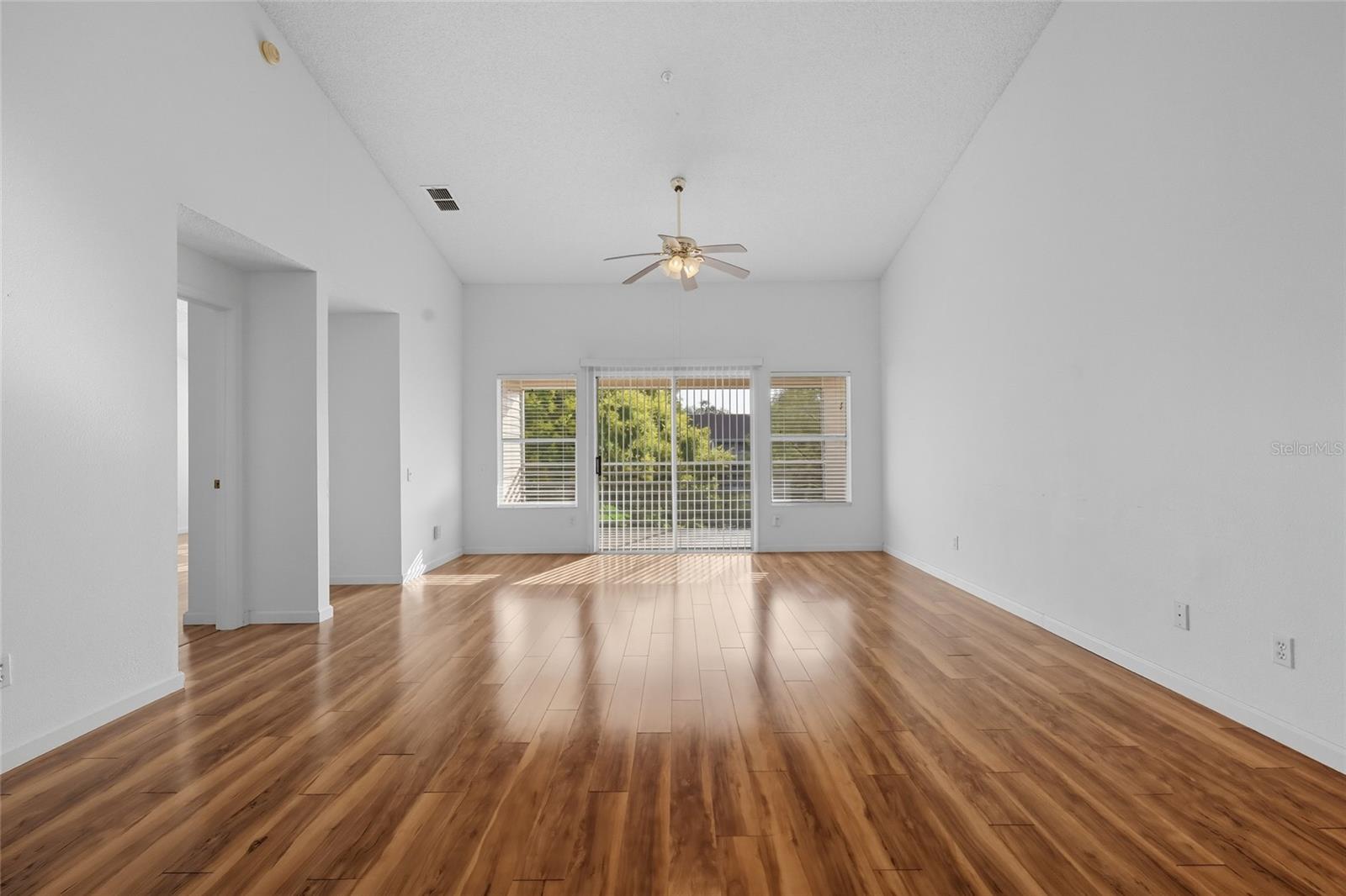 6029 LAKE POINTE DR #202, ORLANDO, FL, 32822
