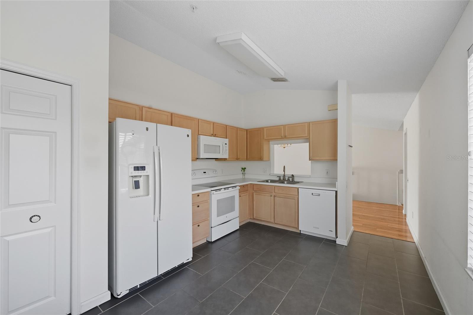 6029 LAKE POINTE DR #202, ORLANDO, FL, 32822