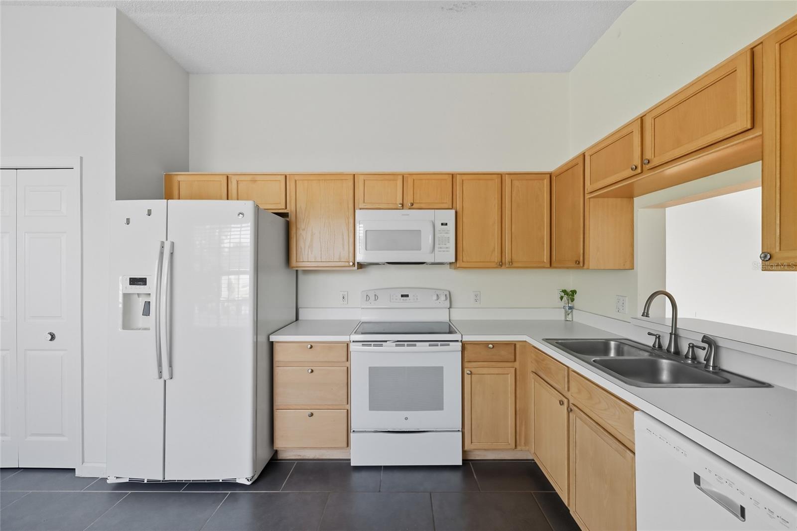 6029 LAKE POINTE DR #202, ORLANDO, FL, 32822