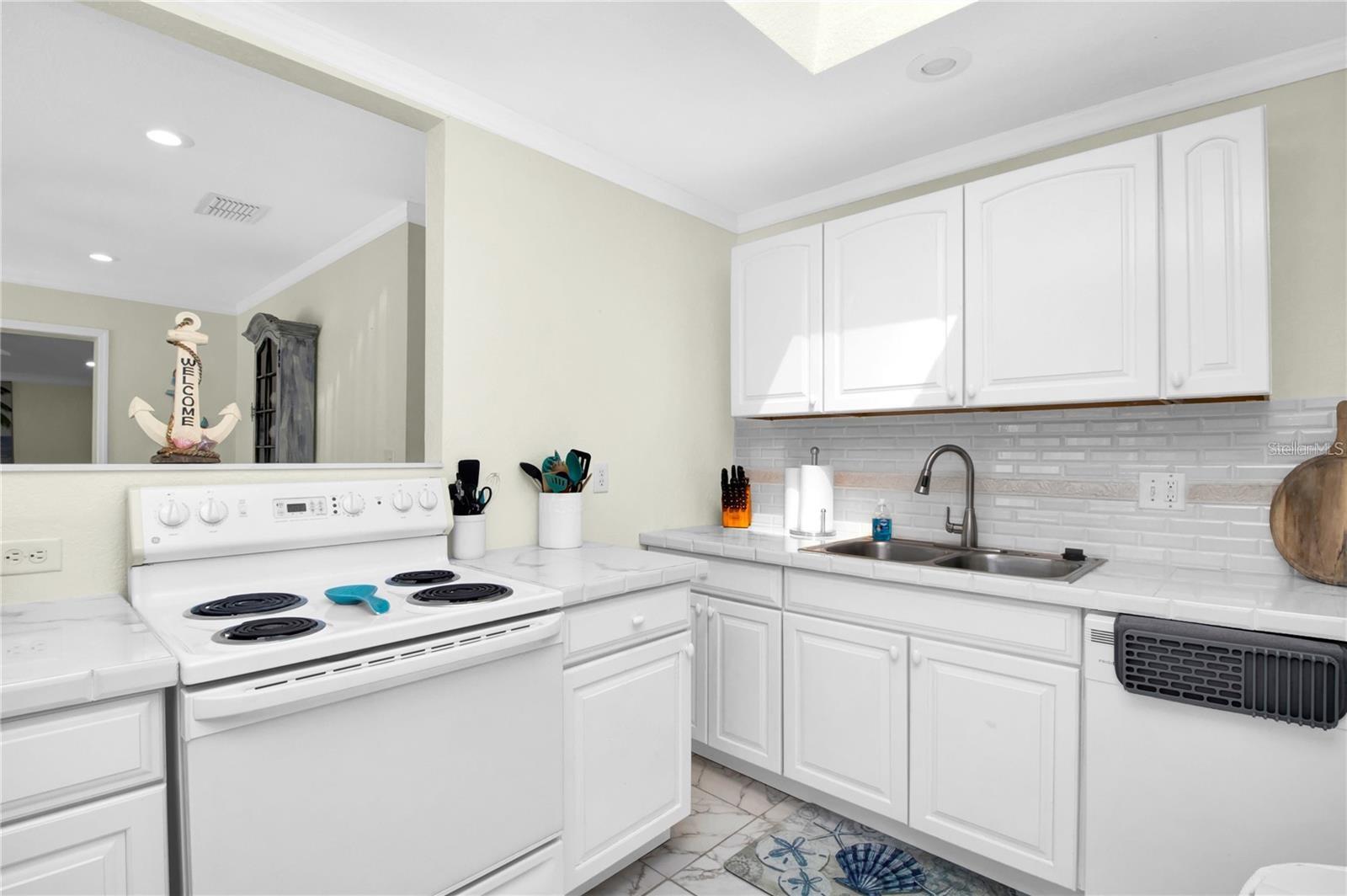 815 CONREID DR NE, PORT CHARLOTTE, FL, 33952