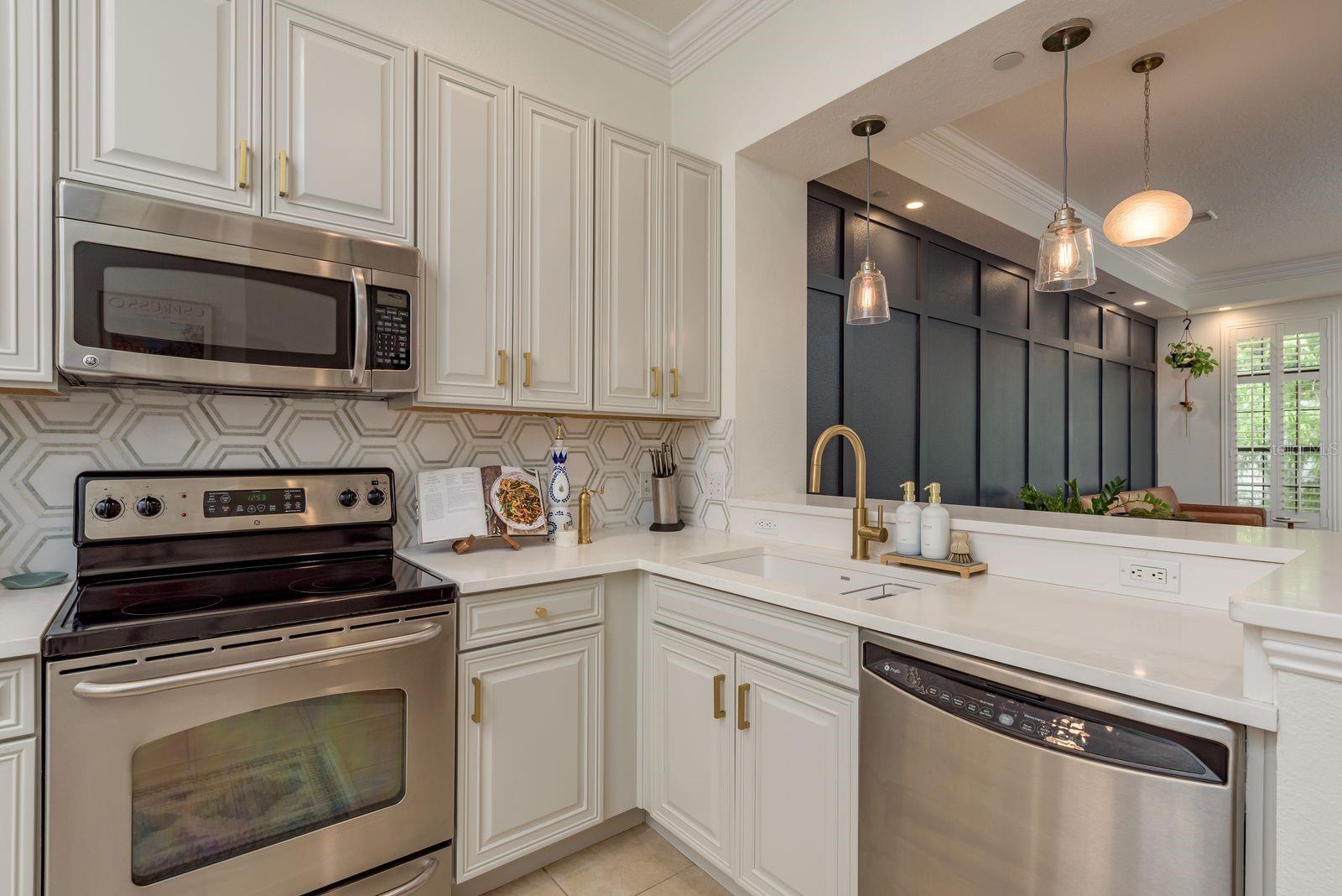 2221 SOHO BAY CT, TAMPA, FL, 33606