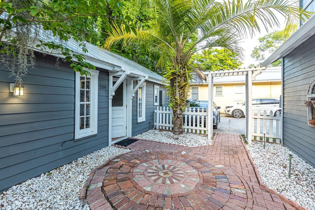 205 E VOORHIS AVE, DELAND, FL, 32724