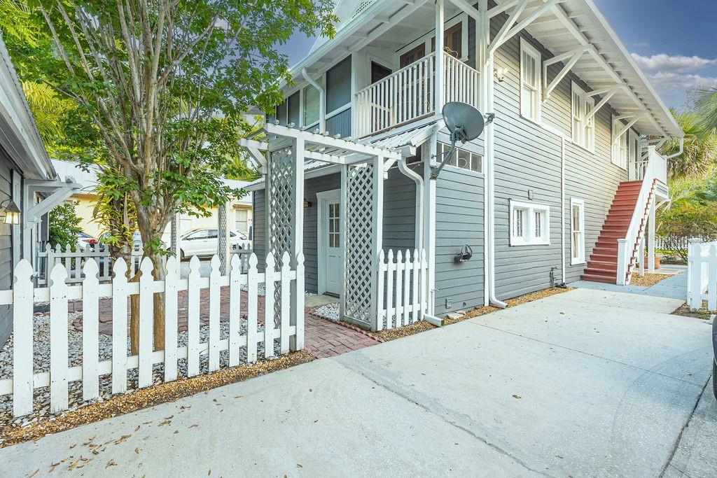 205 E VOORHIS AVE, DELAND, FL, 32724