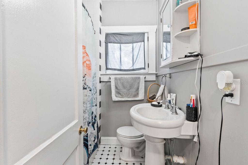 205 E VOORHIS AVE, DELAND, FL, 32724