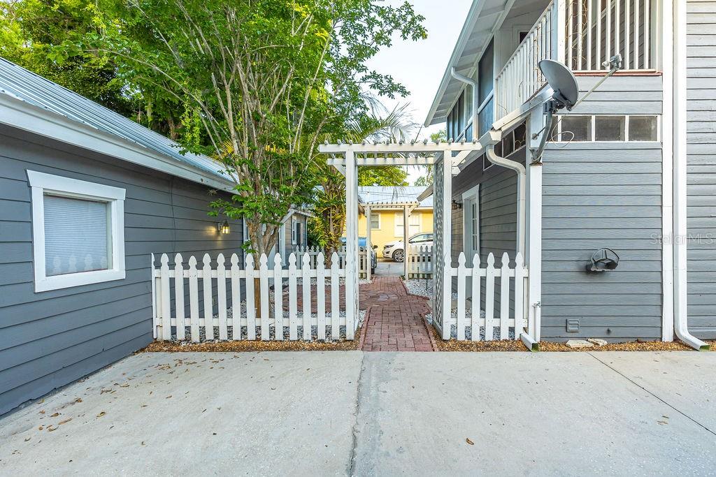 205 E VOORHIS AVE, DELAND, FL, 32724