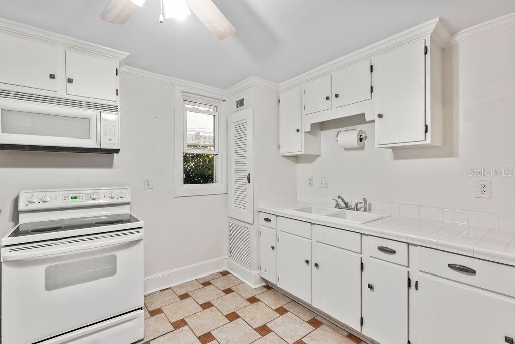 205 E VOORHIS AVE, DELAND, FL, 32724