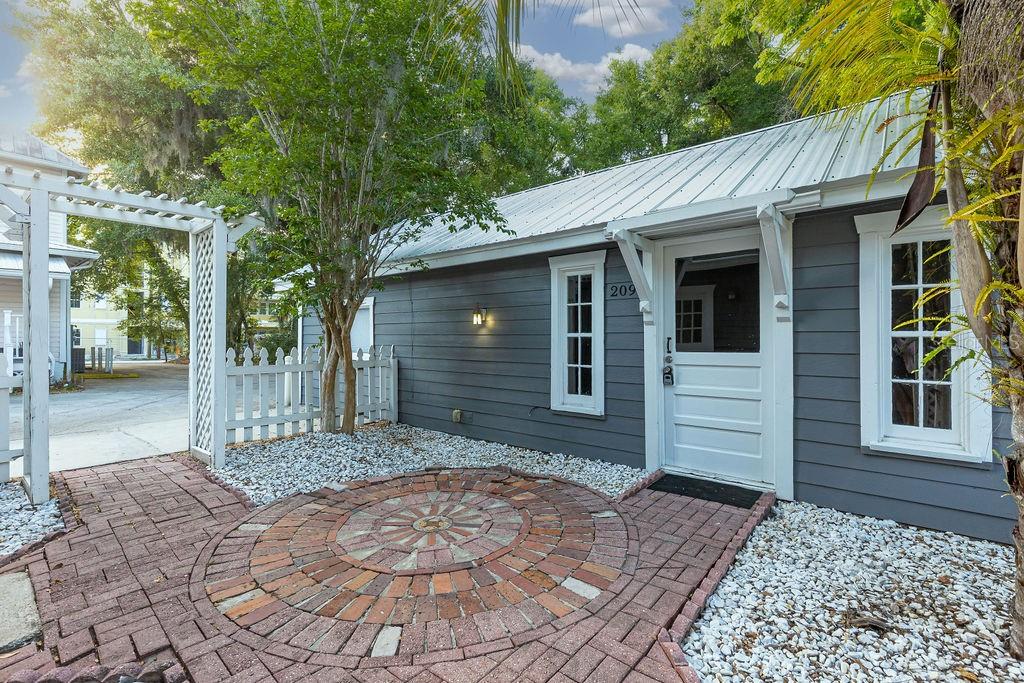 205 E VOORHIS AVE, DELAND, FL, 32724