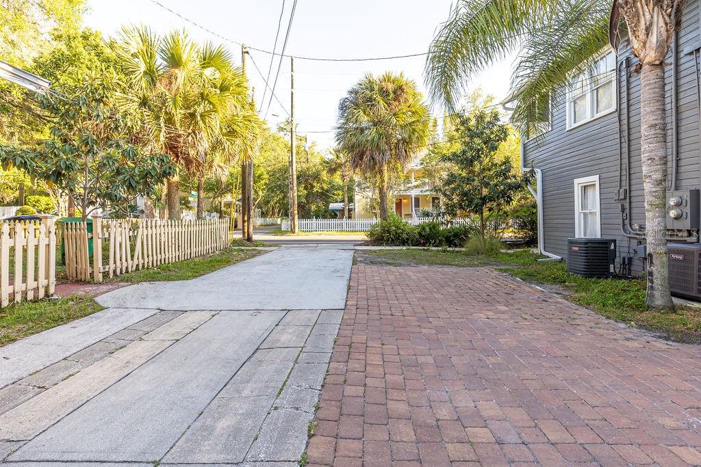 205 E VOORHIS AVE, DELAND, FL, 32724