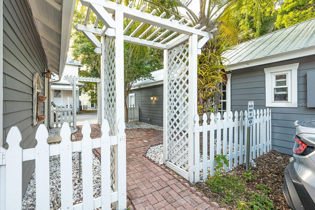 205 E VOORHIS AVE, DELAND, FL, 32724
