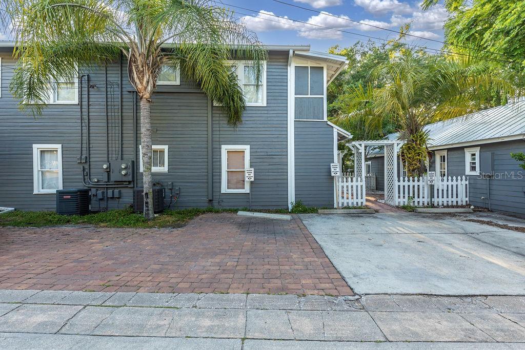 205 E VOORHIS AVE, DELAND, FL, 32724