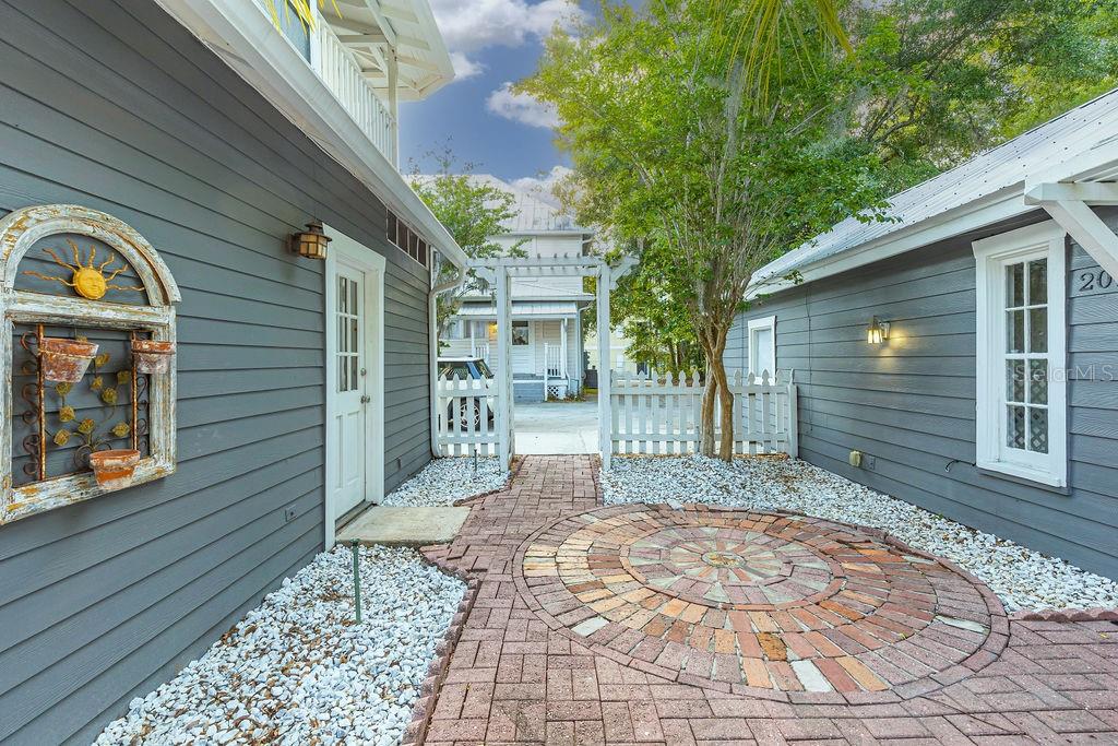 205 E VOORHIS AVE, DELAND, FL, 32724