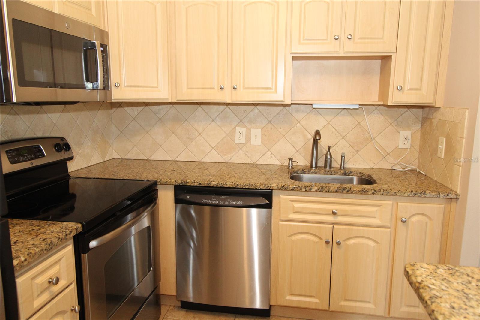 2202 CLUBHOUSE DR #187, SUN CITY CENTER, FL, 33573