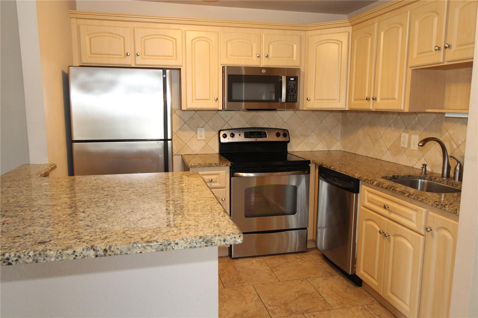 2202 CLUBHOUSE DR #187, SUN CITY CENTER, FL, 33573
