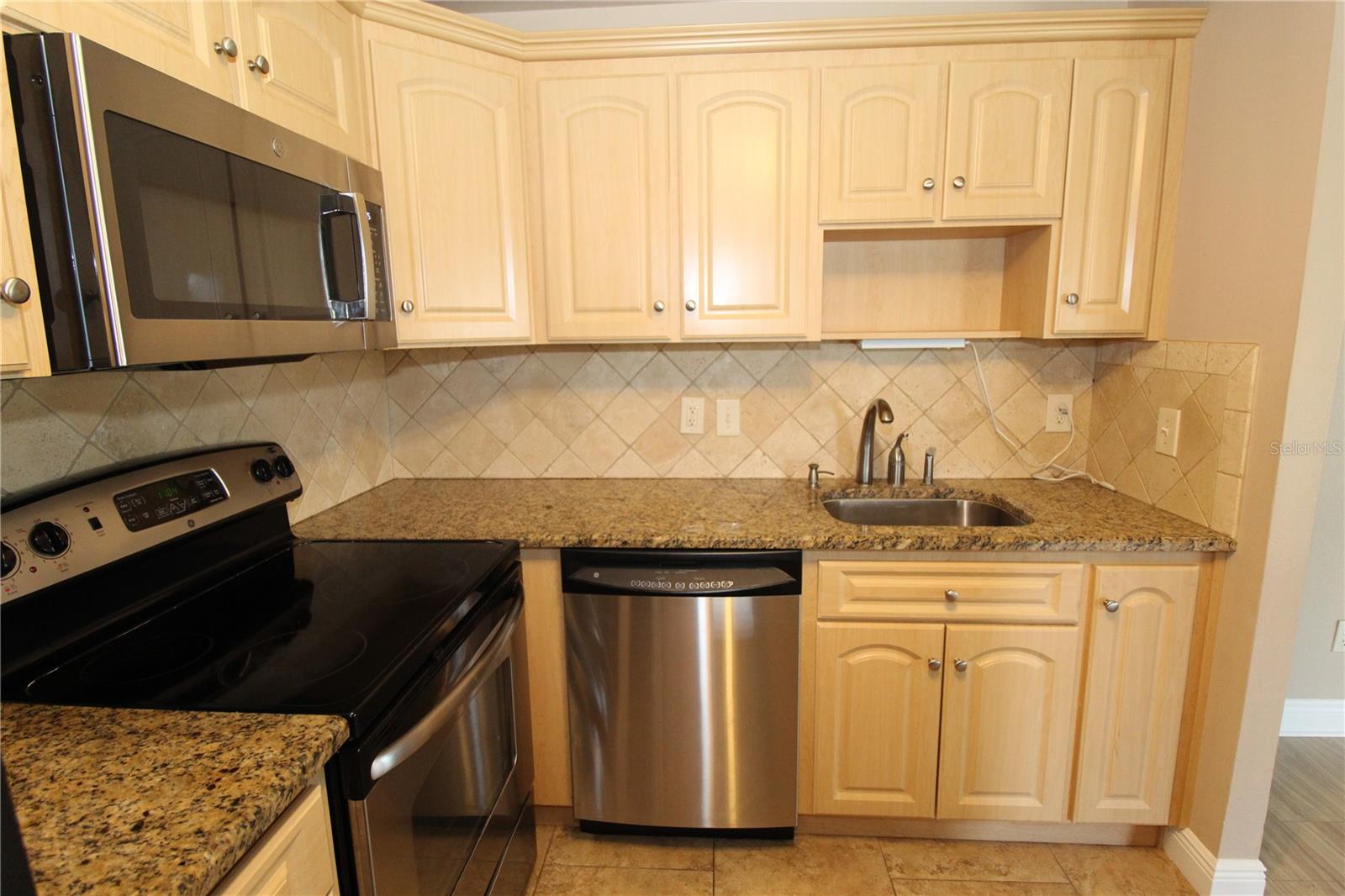 2202 CLUBHOUSE DR #187, SUN CITY CENTER, FL, 33573