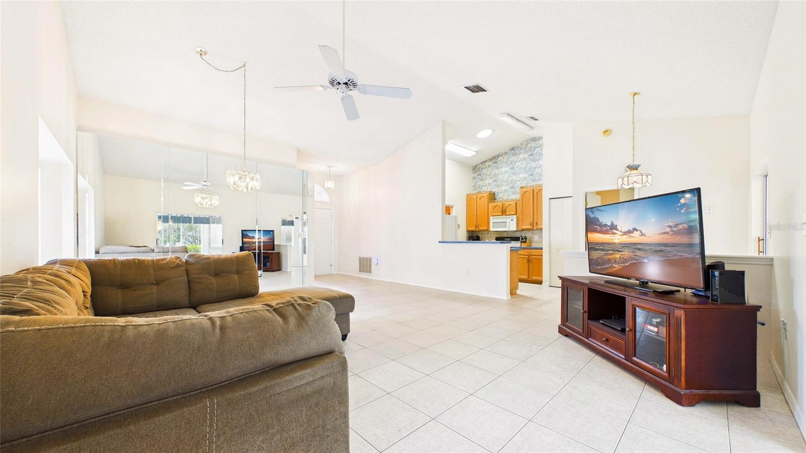 2013 W DEL WEBB BLVD, SUN CITY CENTER, FL, 33573