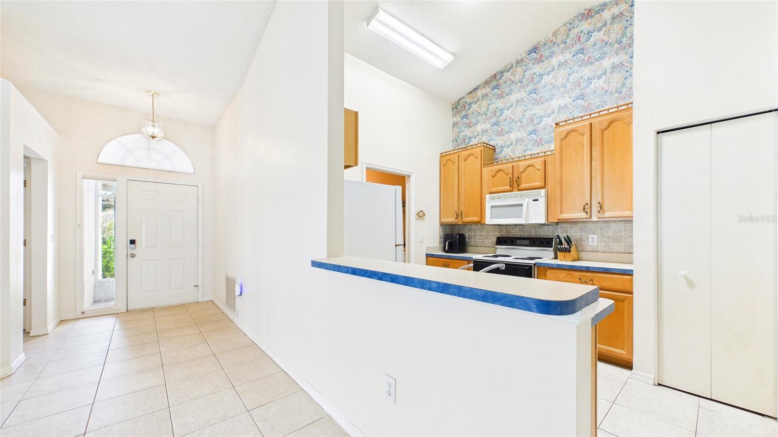 2013 W DEL WEBB BLVD, SUN CITY CENTER, FL, 33573
