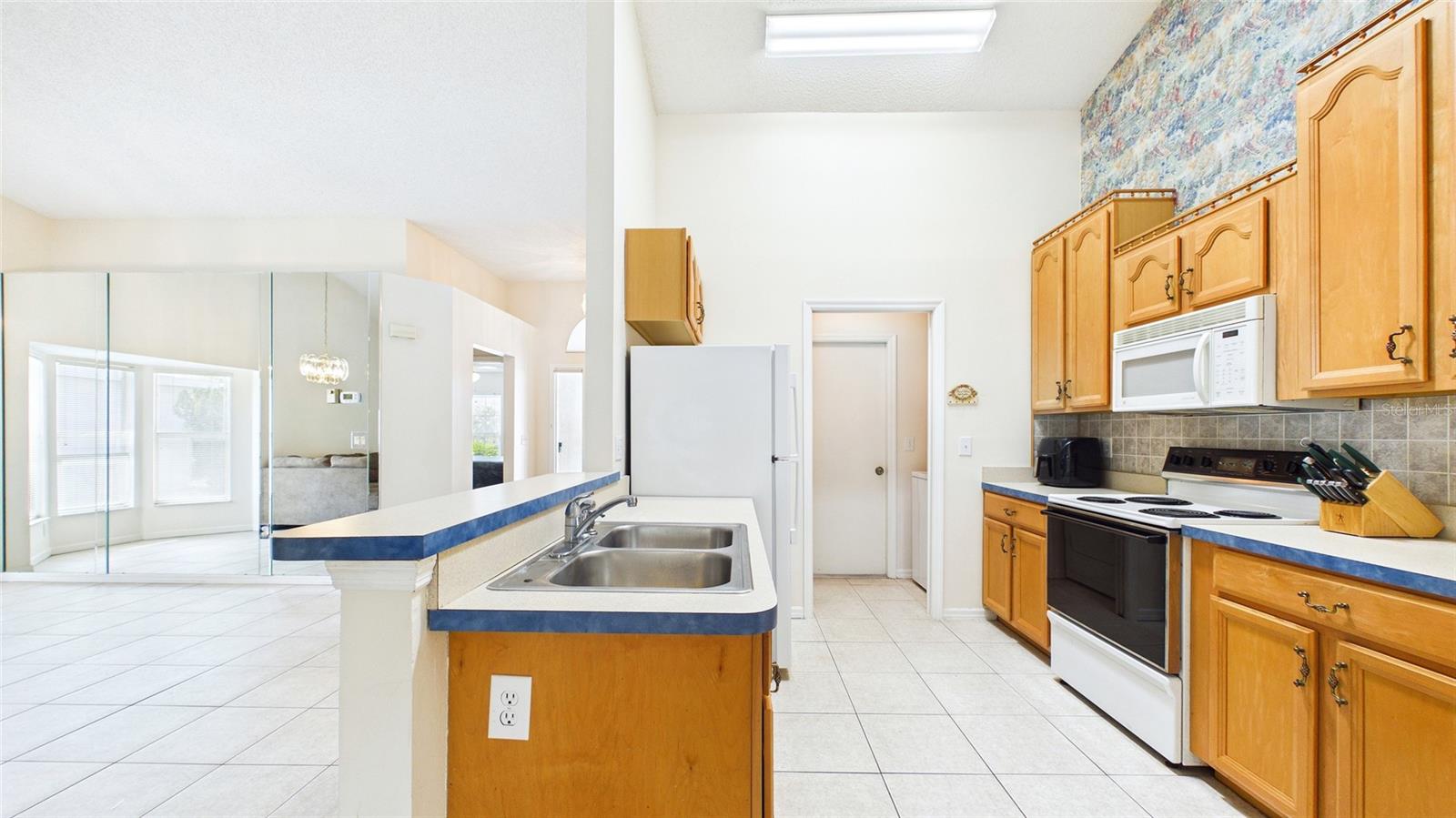 2013 W DEL WEBB BLVD, SUN CITY CENTER, FL, 33573