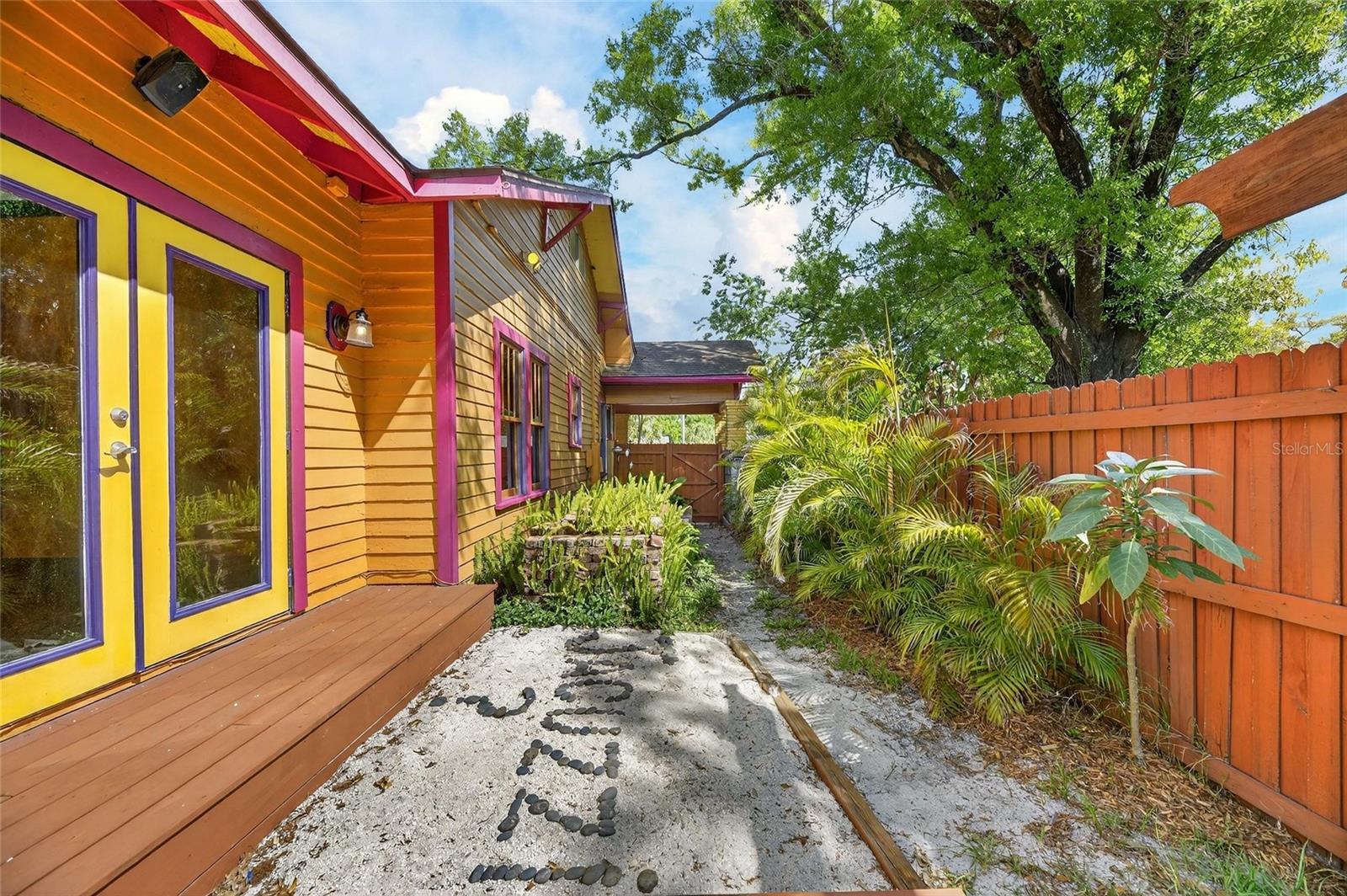 810 W RIVER HEIGHTS AVE, TAMPA, FL, 33603