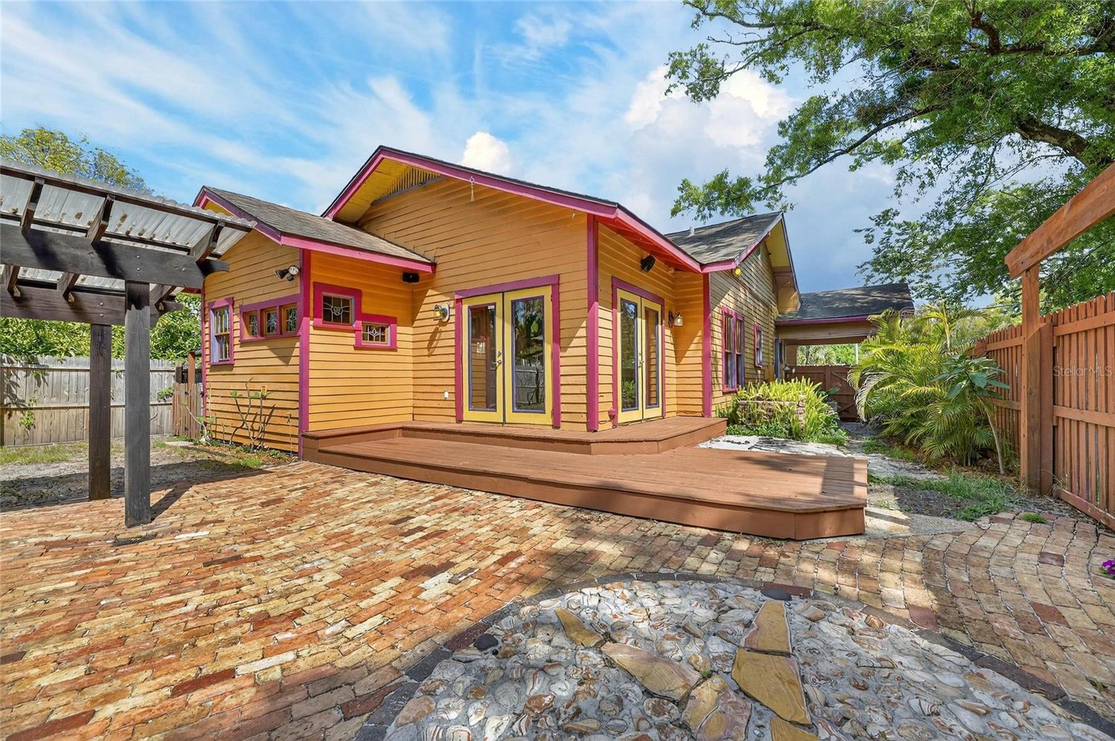 810 W RIVER HEIGHTS AVE, TAMPA, FL, 33603