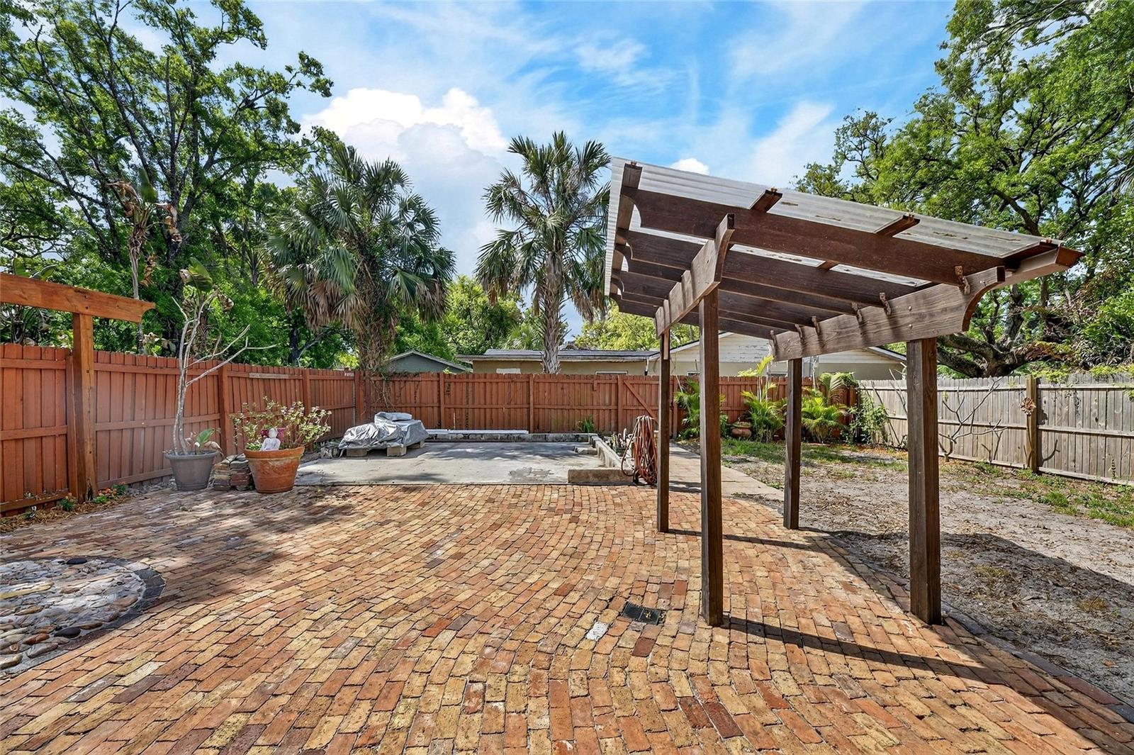 810 W RIVER HEIGHTS AVE, TAMPA, FL, 33603